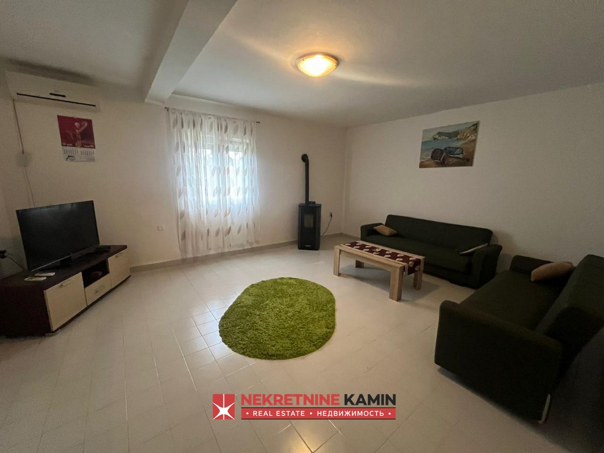 One-Bedroom 90 m² Ground-Floor Apartment with Yard for Rent, Radanovići